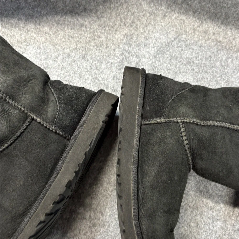 UGG Classic Black fur lined grippy slide into winter Boots size 6